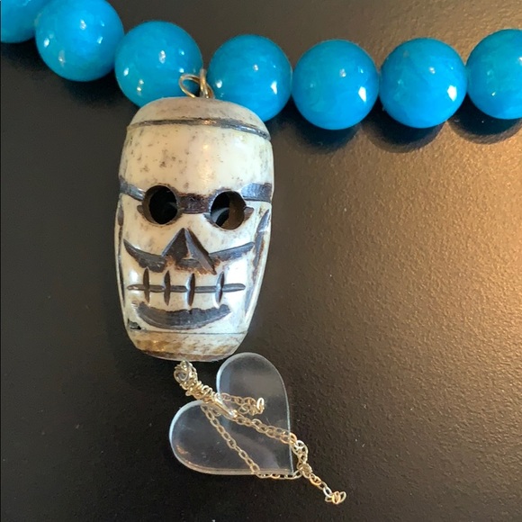 Turquoise glass bead necklace with skull & heart - Picture 3 of 4